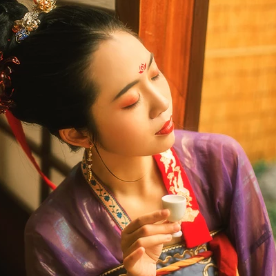 漢服帶折扇女生頭像,唯美古風(fēng)真人頭像