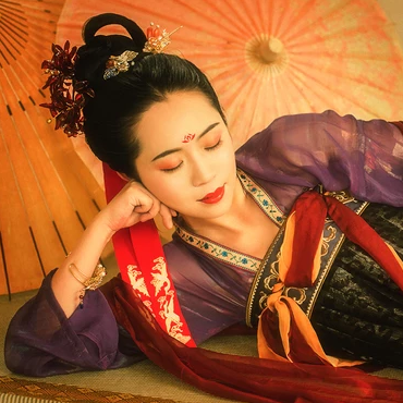 漢服帶折扇女生頭像,唯美古風(fēng)真人頭像