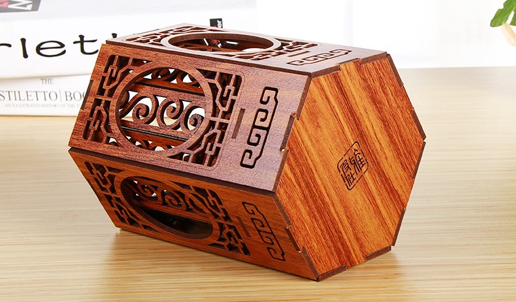 古典家佳樂文學(xué)鏤空花紋木質(zhì)筆筒