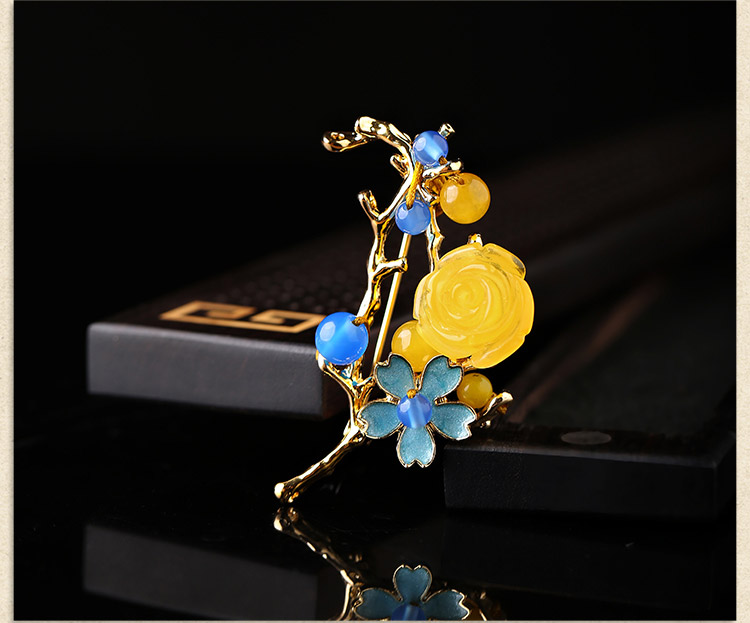 復(fù)古蜜蠟花氣質(zhì)胸針，唯美清新胸花。