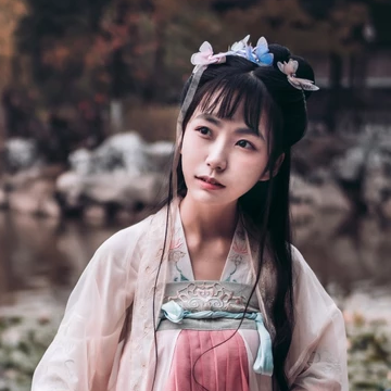 粉紅少女帶團扇頭像，唯美古風真人頭像