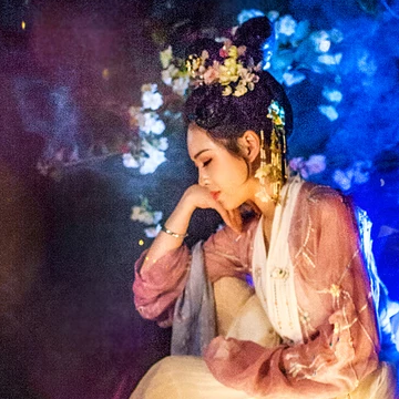 五彩星空提燈少女頭像，唯美古風(fēng)真人頭像