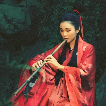 瀟灑霸氣紅衣帶折扇女生頭像，唯美古風真人頭