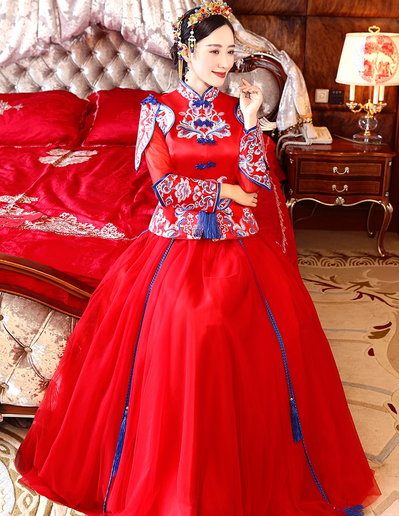 中國結(jié)傳統(tǒng)中式禮服，唯美秀禾服新娘禮服