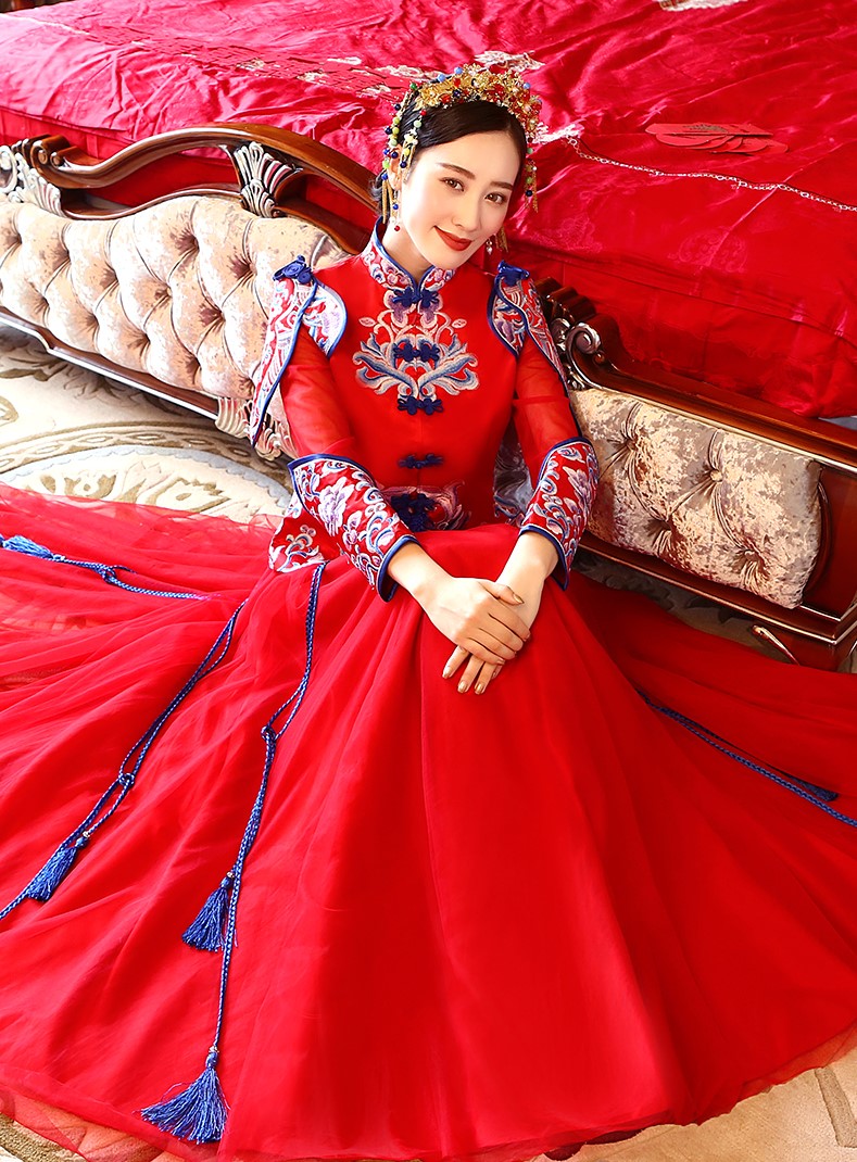 中國結(jié)傳統(tǒng)中式禮服，唯美秀禾服新娘禮服