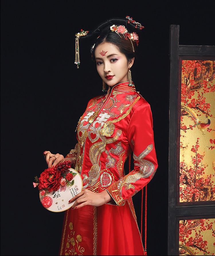 富貴金鳳中式禮服，別致飄帶新娘禮服