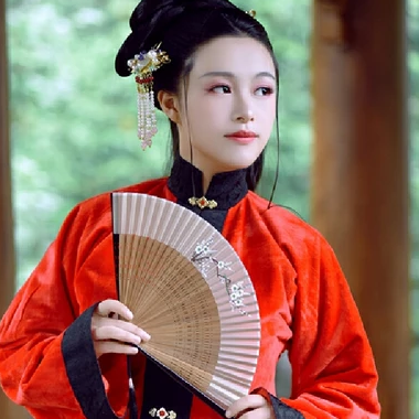 紅衣華服女生頭像，唯美古風(fēng)真人頭像