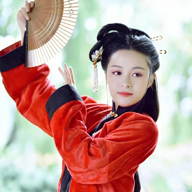 紅衣華服女生頭像，唯美古風(fēng)真人頭像