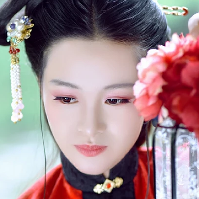 紅衣華服女生頭像，唯美古風(fēng)真人頭像