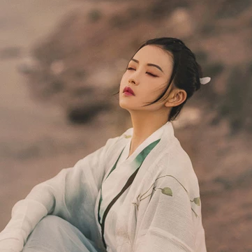 瀟灑騎馬女生頭像，唯美古風(fēng)真人頭像