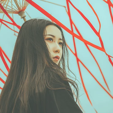 時尚漢服帶折扇女生頭像，唯美古風(fēng)真人頭像