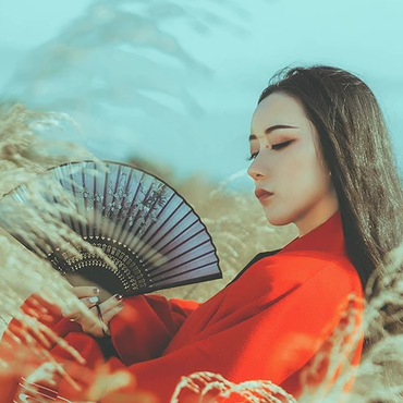 時尚漢服帶折扇女生頭像，唯美古風(fēng)真人頭像