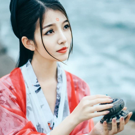 紅妝紗衣女生頭像，唯美古風(fēng)真人頭像