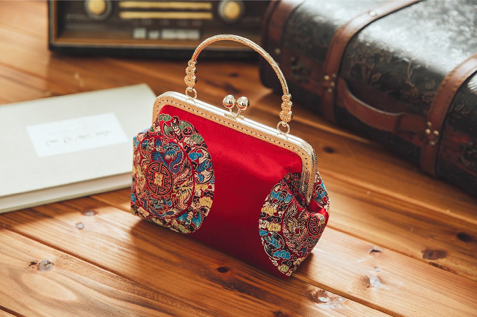 家佳樂文學特色紅色龍團圖案手工包