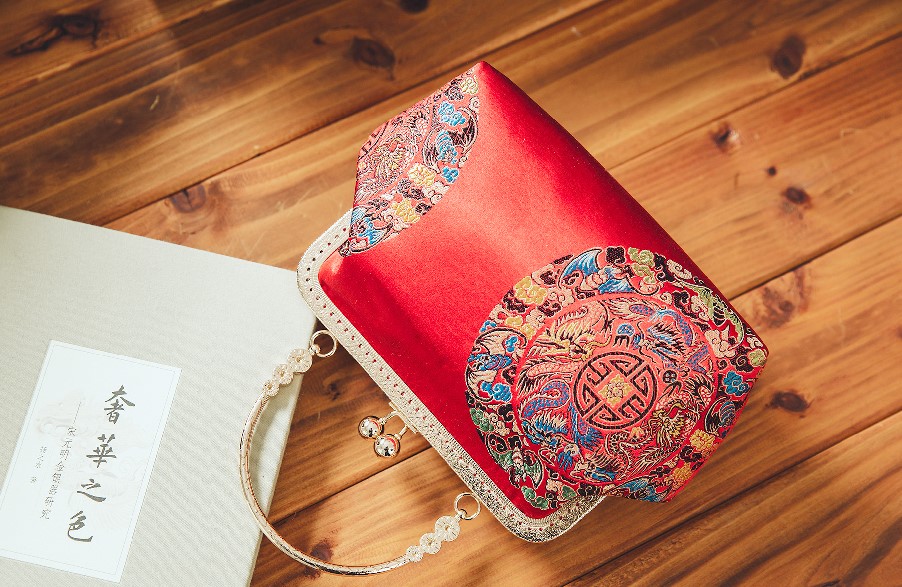 家佳樂文學特色紅色龍團圖案手工包