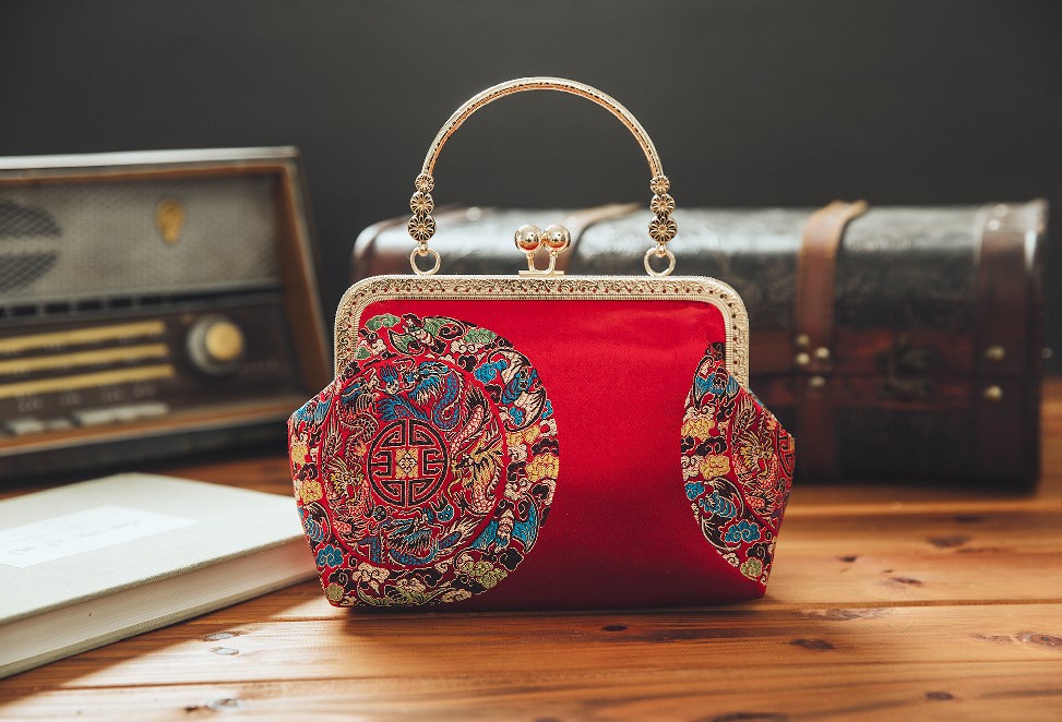 家佳樂文學特色紅色龍團圖案手工包