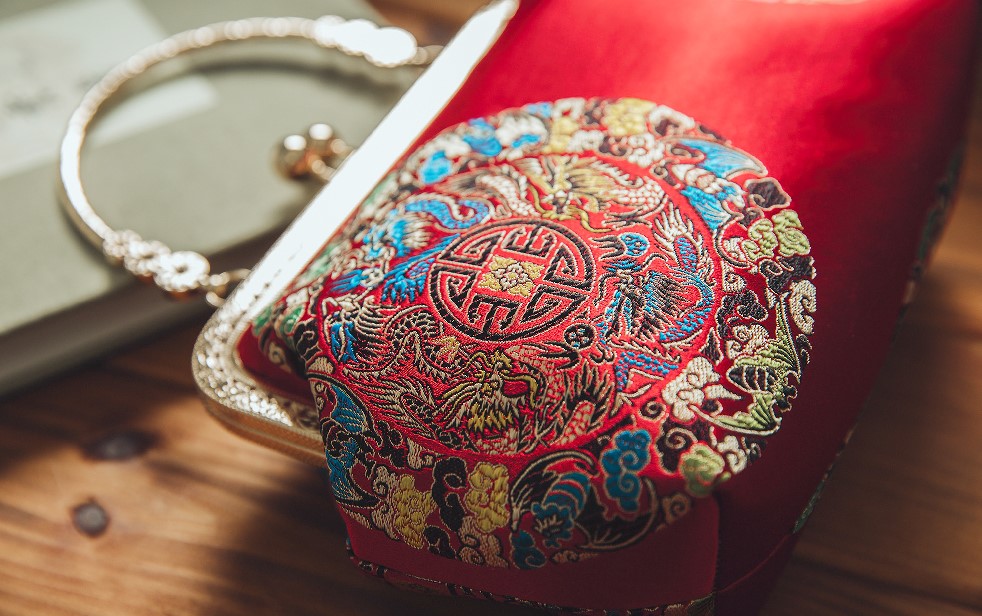 家佳樂文學特色紅色龍團圖案手工包