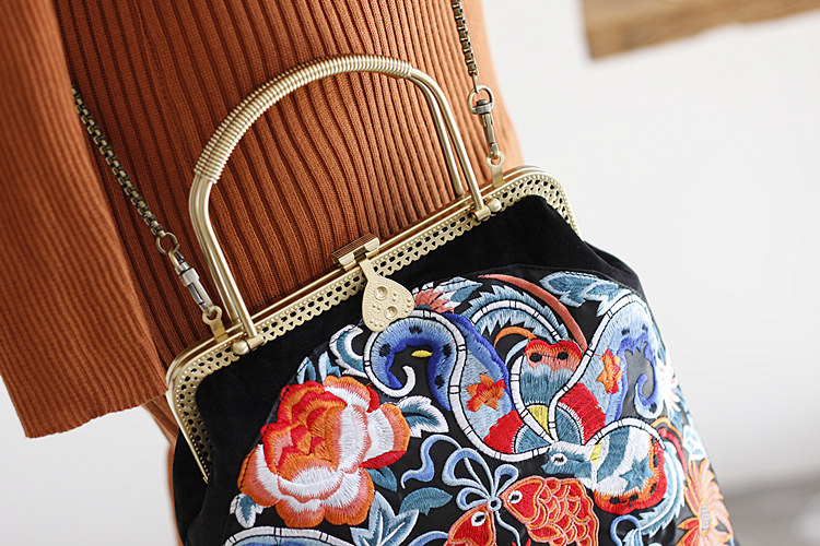 家佳樂文學(xué)吉祥鯉魚圖案刺繡手工包