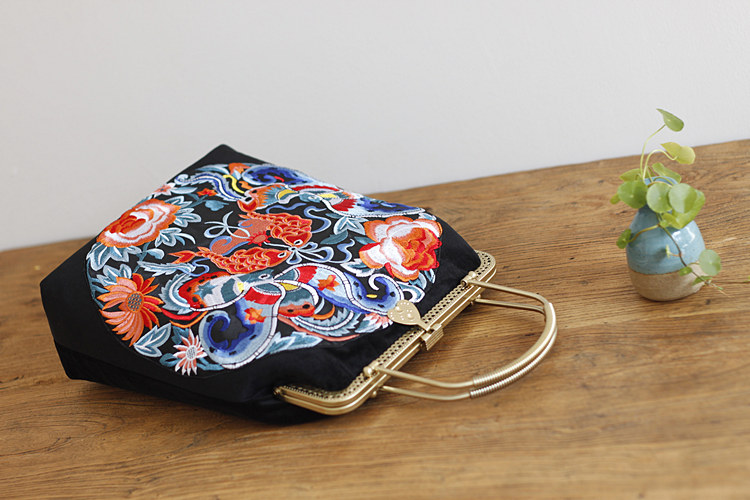 家佳樂文學(xué)吉祥鯉魚圖案刺繡手工包