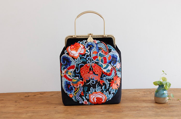 家佳樂文學(xué)吉祥鯉魚圖案刺繡手工包