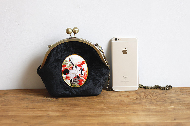 復古仙鶴刺繡斜跨包，唯美黑色絲絨手工包