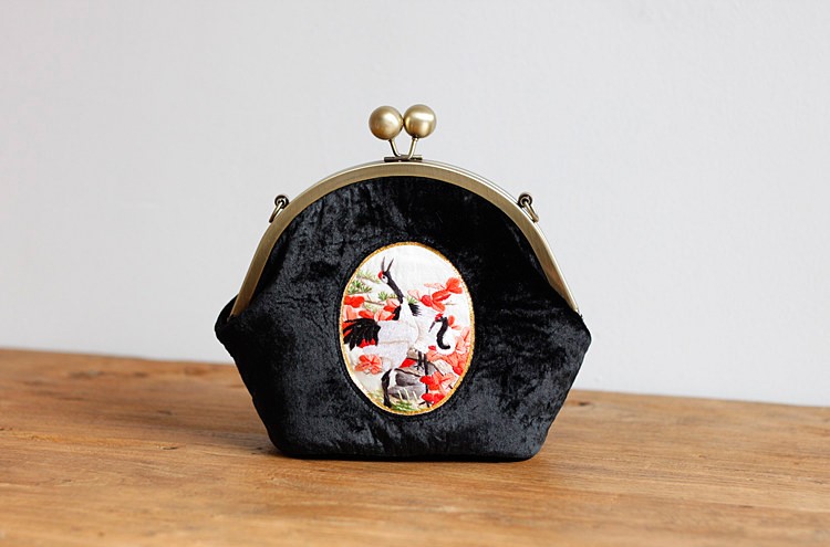 復古仙鶴刺繡斜跨包，唯美黑色絲絨手工包