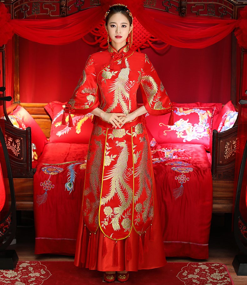 中式傳統(tǒng)新娘禮服，金絲刺繡中式禮服