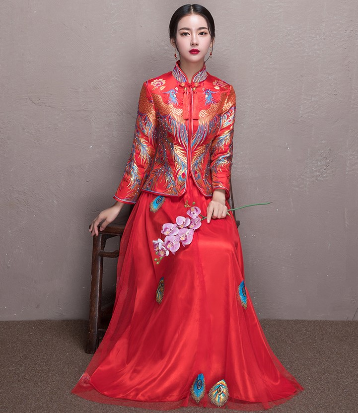 鳳凰刺繡新娘禮服，輕紗裙擺中式禮服