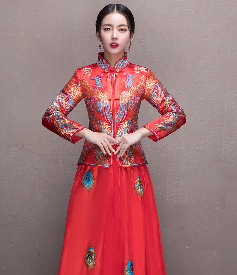 鳳凰刺繡新娘禮服，輕紗裙擺中式禮服