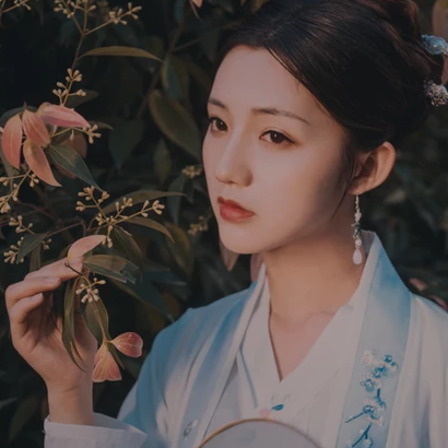 文藝帶團(tuán)扇女生頭像，唯美古風(fēng)真人頭像