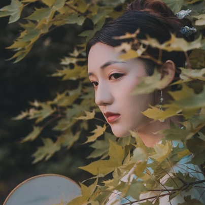文藝帶團(tuán)扇女生頭像，唯美古風(fēng)真人頭像