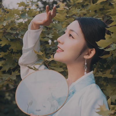 文藝帶團(tuán)扇女生頭像，唯美古風(fēng)真人頭像