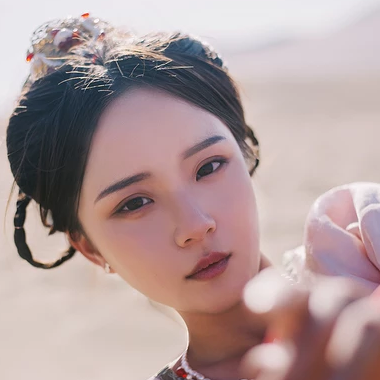 沙漠紅衣女子頭像，唯美古風(fēng)真人頭像
