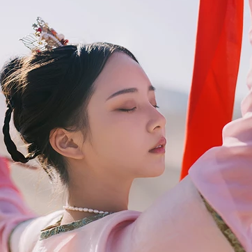 沙漠紅衣女子頭像，唯美古風(fēng)真人頭像