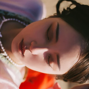 沙漠紅衣女子頭像，唯美古風(fēng)真人頭像