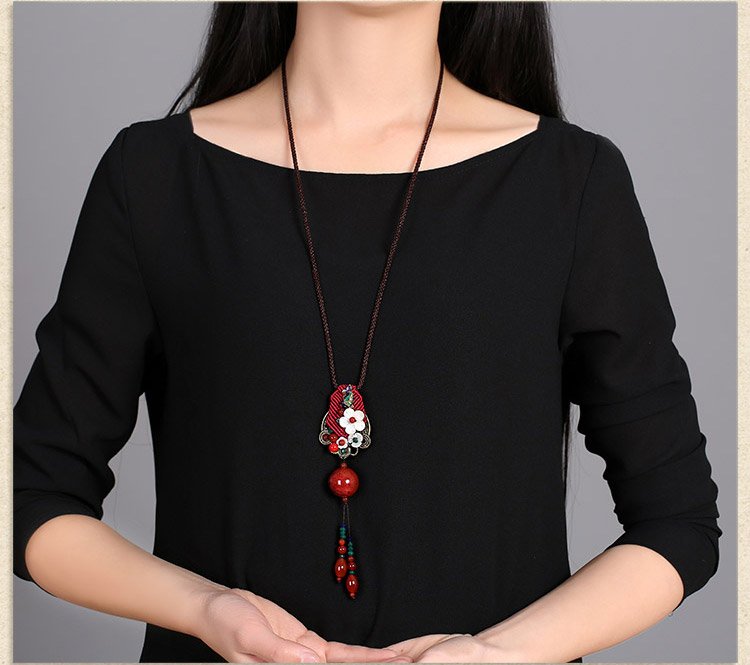 紅色民族風(fēng)毛衣鏈項(xiàng)鏈?zhǔn)罪? src="/wenxue/d/file/bigpic/190404/04/13-1G212141618-51.jpg" / data-1MHX="o7iudf"><br / data-Kg1A="w1b6ub">
	<img alt=