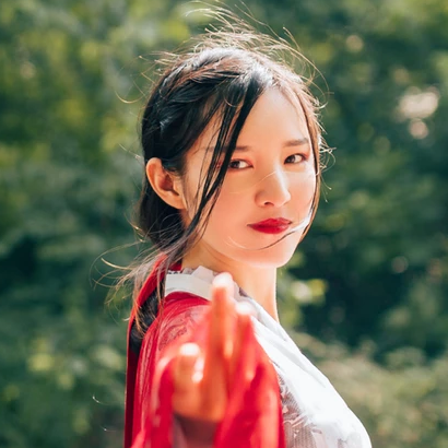 紅衣喝酒女生頭像，唯美古風(fēng)真人頭像