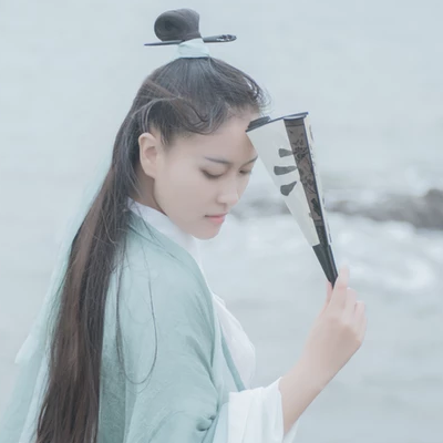 素衣俠客女生頭像，唯美古風(fēng)真人頭像