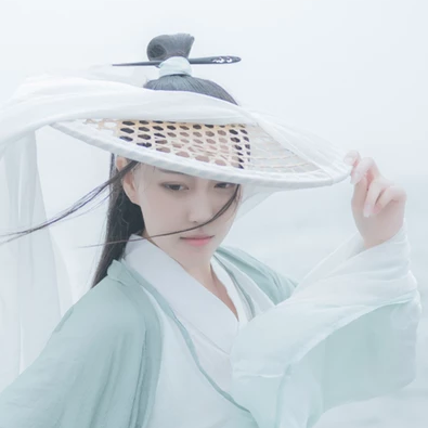 素衣俠客女生頭像，唯美古風(fēng)真人頭像