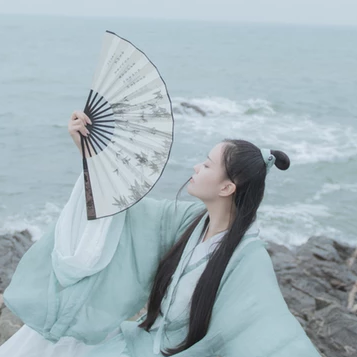 素衣俠客女生頭像，唯美古風(fēng)真人頭像