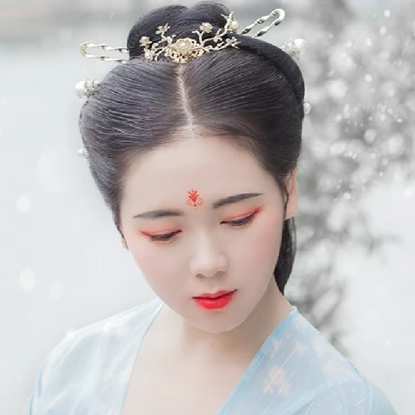 雪景帶團(tuán)扇女生頭像，唯美古風(fēng)真人頭像