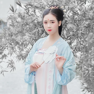 雪景帶團(tuán)扇女生頭像，唯美古風(fēng)真人頭像