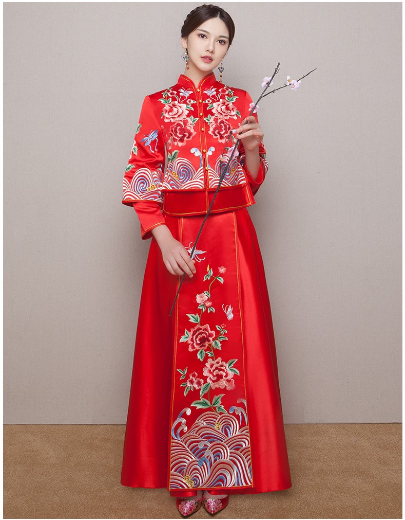 牡丹花刺繡新娘結(jié)婚禮服，波浪紋邊中式禮服