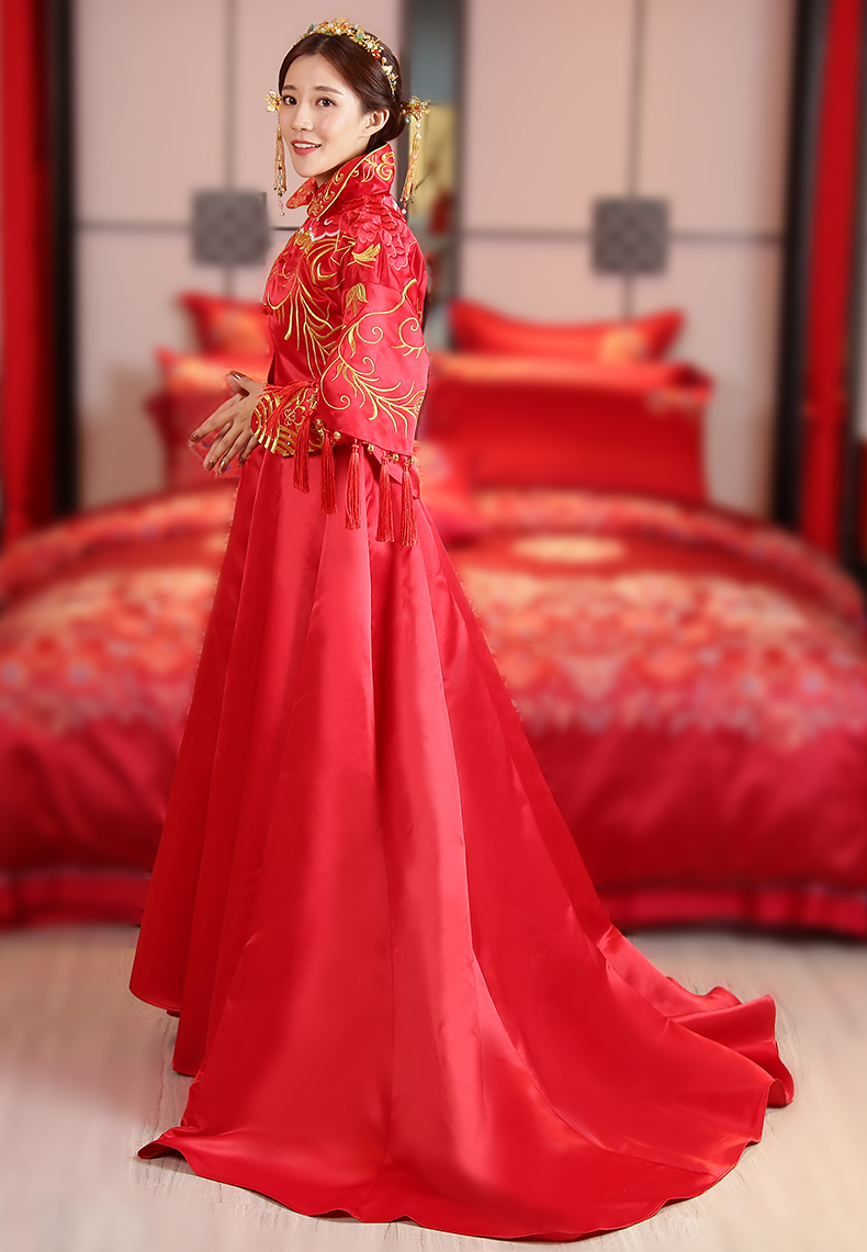 中國(guó)紅氣質(zhì)拖尾新娘禮服,唯美刺繡中式禮服