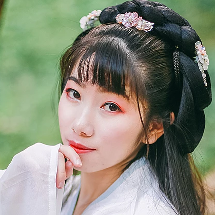 花庭樹下女生頭像，唯美古風(fēng)真人頭像