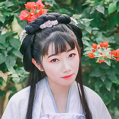 花庭樹下女生頭像，唯美古風(fēng)真人頭像