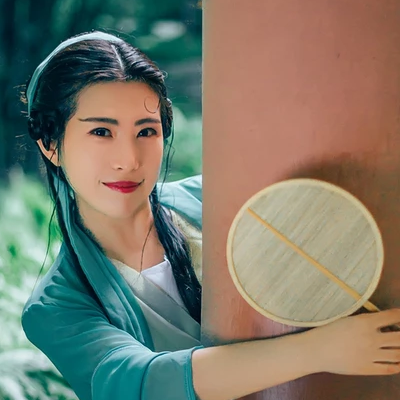 青青帶團(tuán)扇女生頭像，唯美古風(fēng)真人頭像