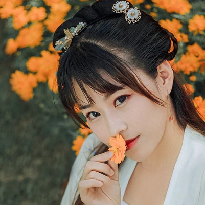秋菊花香女生頭像，唯美古風真人頭像