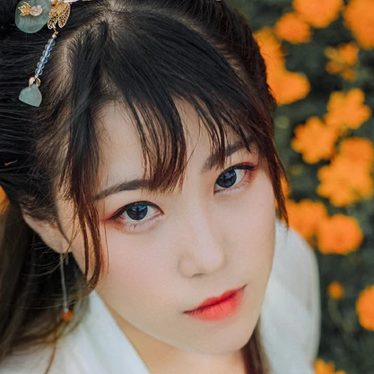 秋菊花香女生頭像，唯美古風真人頭像