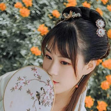 秋菊花香女生頭像，唯美古風真人頭像